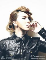 组图：好声音视觉美男梁君诺私照 网曝整容传言