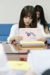 《继承者们》剧本排练 李敏镐邻家金宇彬有型