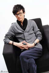 组图：许嵩变身魅惑熟男 诱杀眼神hold住全场