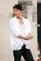 幻灯图：林峰拍演唱会MV众候选港姐倾力助阵 