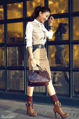 组图：曾泳醍时尚假日街拍 笑容清爽姿态洒脱