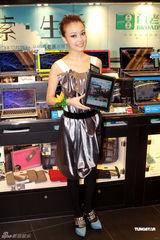 组图：容祖儿亮相双眼满布血丝 坦言压力大导致失眠