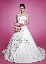 幻灯图集：黄奕抹胸婚纱写真 演绎娇媚幸福新娘