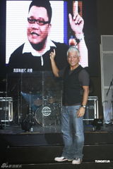 组图：巫启贤为新专辑开唱 30日将出席大炳追思会