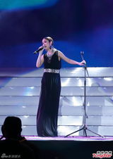 组图：古巨基容祖儿劲歌王盛典称王封后