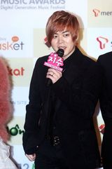 高清组图：韩团2NE1Beast等亮相Melon音乐颁奖礼