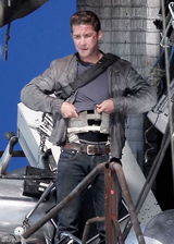 高清图：《变形金刚3》加州热拍 拉博夫成护花英雄