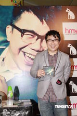 组图：陈奂仁首发国语大碟 签名会现场展招牌笑容