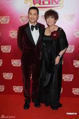 组图：无线2011台庆揭幕 众花旦盛装亮相拼美艳