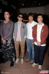 组图：黄耀明关注四川地震 A-Lin欣赏陈奕迅