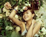 组图：万茜性格写真随性驾驭气场十足