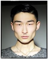 组图：韩裔小眼丑帅男模 另类东方面孔西方走红