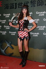 组图：Jessica C.海盗装性感亮相 化身游戏女主角