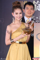 组图：昆凌紧黏王阳明不怕周董吃醋