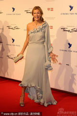 幻灯图：群星柏林出席电影活动 女星盛装亮相抢镜