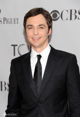 组图：托尼奖红毯星光熠熠 女星斗艳秀腿露肩