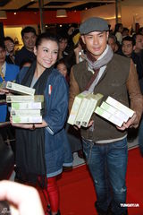 组图：廖碧儿为影响收视叫屈 获汪明荃郑嘉颖声援