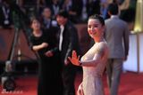 组图：小宋佳亮相上海电影节红毯化身美人鱼