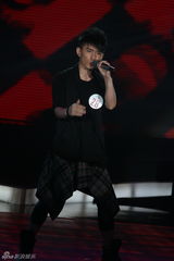 幻灯组图：快男突围赛第五场 “回锅肉”惊险晋级