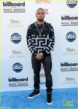 组图：说唱歌手克里斯布朗亮相公告牌