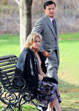 组图：莱昂纳多《华尔街之狼》片场吻66岁女星