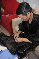 组图：刘德华出道30年将开唱 造型百变拍宣传海报