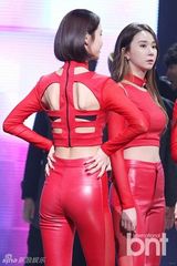 组图：SISTAR孝琳下衣失踪似没穿 EXO白衣纯情