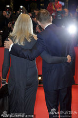 《六楼的女人》发布会 娜塔丽娅-沃拜克秀知性美