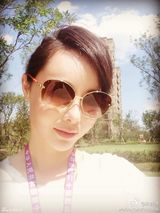 组图：央视女主播节目中疑露深V 生活照曝光