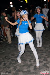 组图：Crayon Pop戴头盔现身握手会 大跳热舞