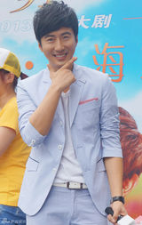 组图：《花非花》见面会万茜玩自拍邓伦被表白