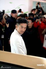 幻灯图：苏有朋倡导低碳生活 自曝曾受李连杰启发