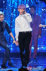 组图：BEAST凭《美丽的夜晚》获MCountdown三冠王