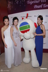 组图：大肚汤盈盈出席颁奖晚会 应届港姐三甲同场