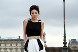 组图：安以轩巴黎街头写真曝光 大气风格浑然天成