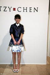 组图：It girl陈燃出席巴黎时装周中国品牌秀