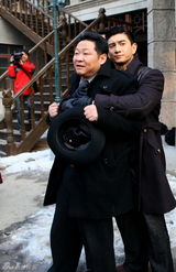 组图：吴奇隆主演谍战剧《寒冬》探班
