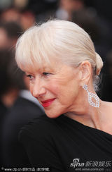 幻灯图集：海伦-米伦携丈夫恩爱亮相戛纳红毯