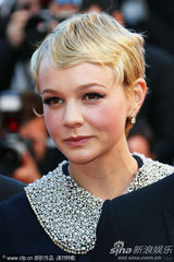 幻灯图集：乔治-卢卡斯杨紫琼捧场《华尔街2》首映