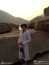 策划组图：《名媛望族》杨怡各色大衣打造暖冬