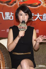 组图：林心如宣传新剧 回应配唱片头曲遭批难听