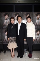 组图：关心妍个唱舞台美轮美奂 亲友老板皆捧场