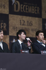 独家：JYJ金俊秀帅气宣传音乐剧《December》