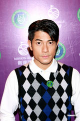 组图：郭富城出席活动 不带女友打高尔夫 