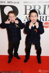 组图：明星小萌娃亮相红毯 搞怪不断嘻哈范