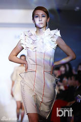 组图：韩国小姐梁乂升MayQueen性感出席时装秀