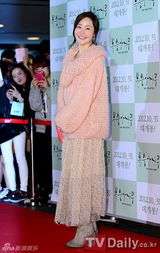 组图：允儿等助阵具惠善新片 南相美李尚允对戒抢眼