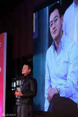 组图：佟大为拍《太平轮》空档捞金 倾情献唱