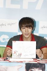 高清组图：韩团2PM全员休闲装亮相粉丝签名会