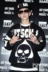 组图：朴载范BUMKEY助阵品牌活动献嘻哈舞台